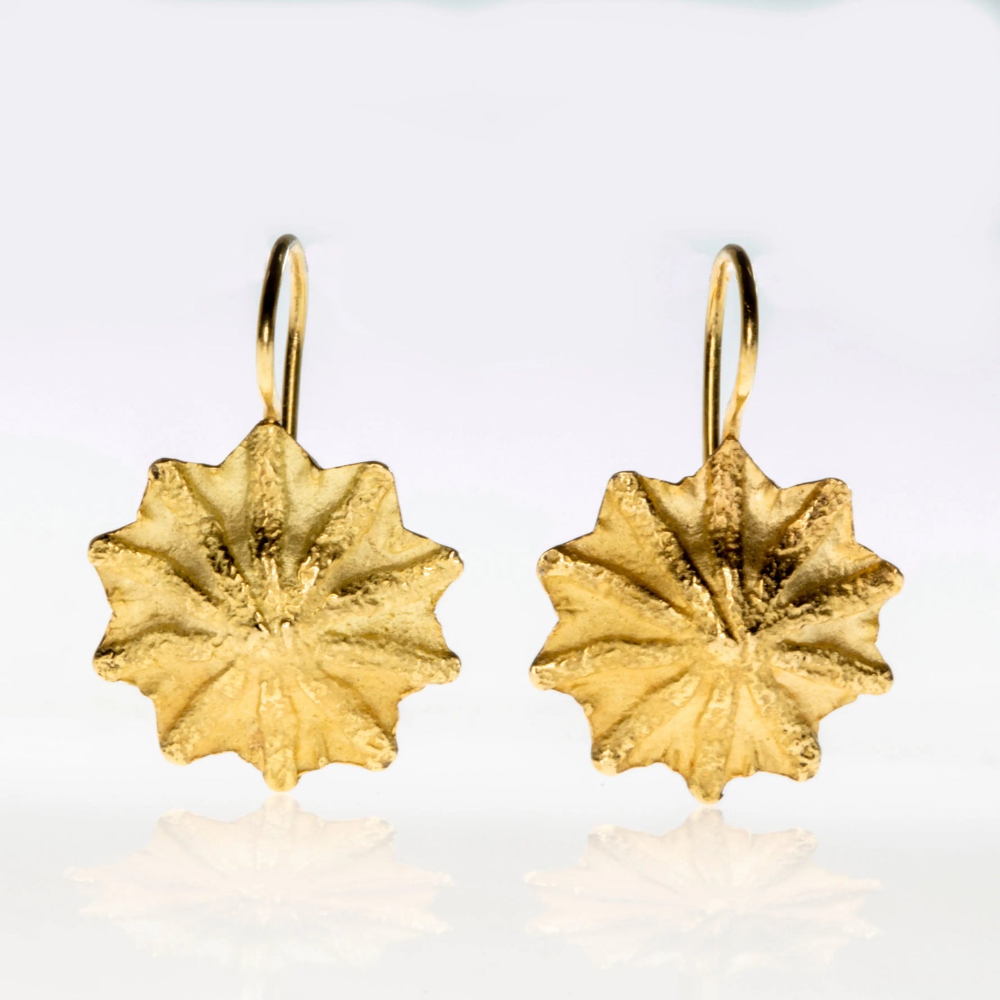 Ohrschmuck "Deckel Mohnkapsel" in 750er Gelbgold