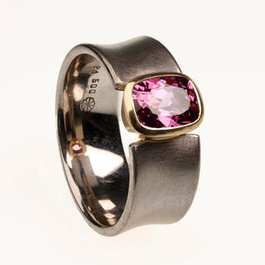 Palladium Ring mit rotem Rodolith in 750er Gelbgold gefasst Teuscher Berlin Schmuck