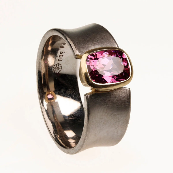 Palladium Ring mit rotem Rodolith in 750er Gelbgold gefasst Teuscher Berlin Schmuck