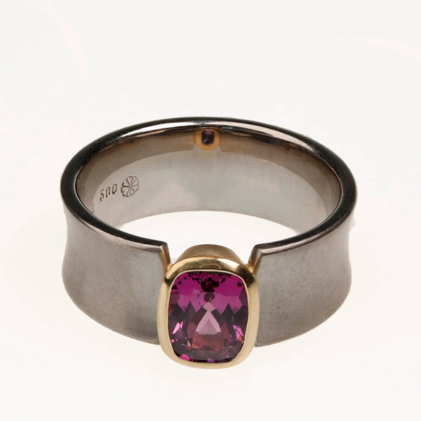 Palladium Ring mit rotem Rodolith in 750er Gelbgold gefasst Teuscher Berlin Schmuck