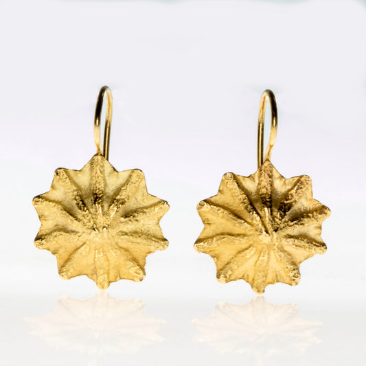 Ohrschmuck "Deckel Mohnkapsel" in 750er Gelbgold 