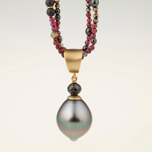 Tahitiperlanhänger mit schwarzem Diamant, 750 GG