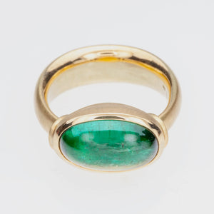 Ring mit grünem Turmalin in 750 er Gelbgold